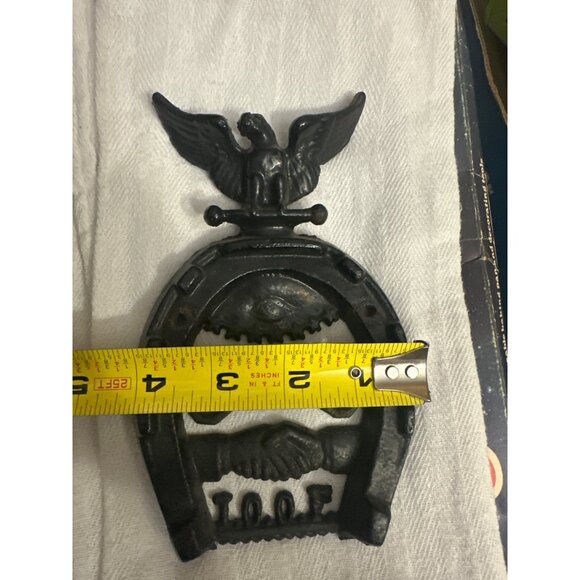 IOOF Cast Iron Wall Plaque With Eagle & Handshake Design Odd Fellows - Picture 5 of 6